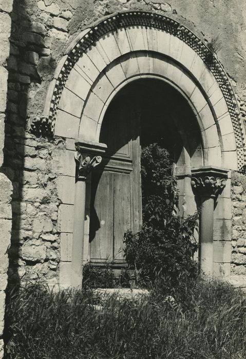 Ancienne abbaye : Eglise abbatiale, portail sud, vue générale