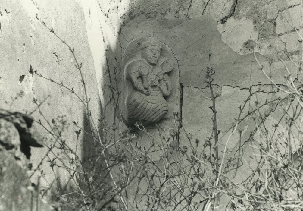 Ancienne abbaye : Coupole du transept, détail d’une trompe sculptée