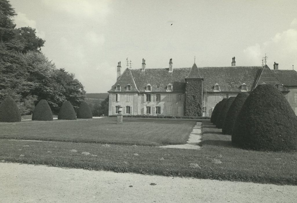 Château de Saint-Léger : Ensemble ouest, vue partielle