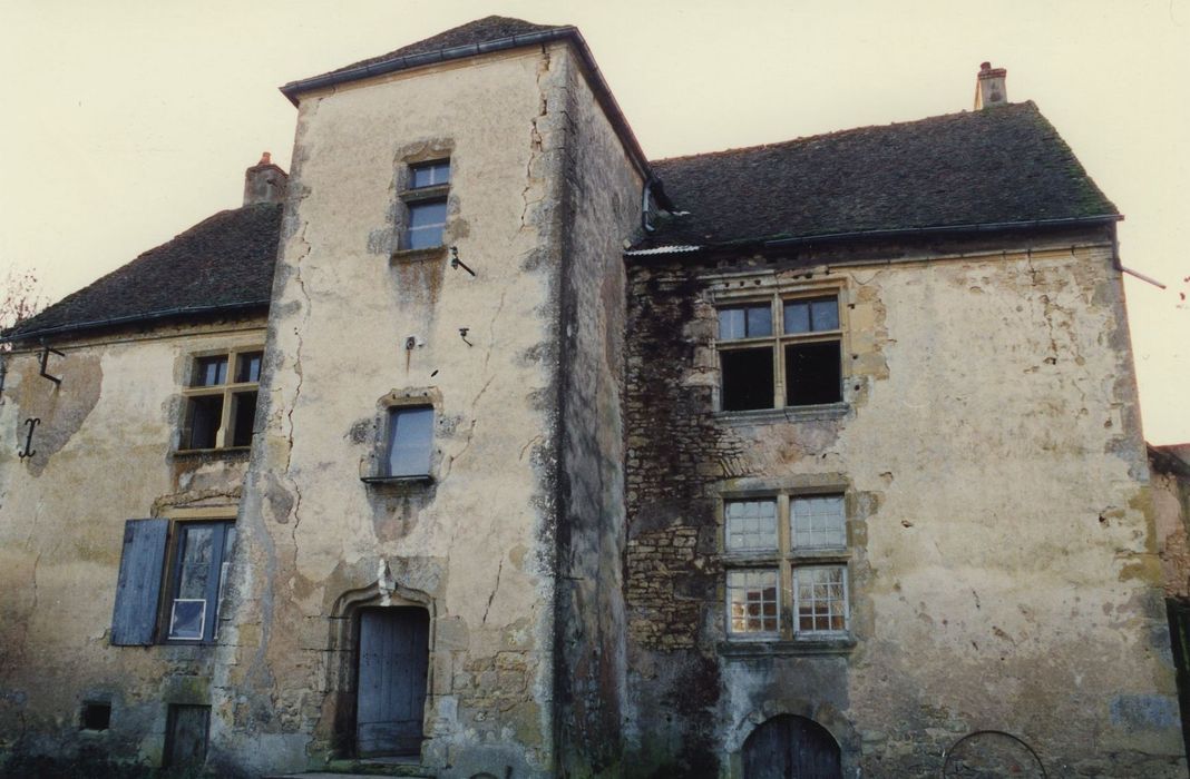 Manoir de Giverdy : Façade est, vue générale