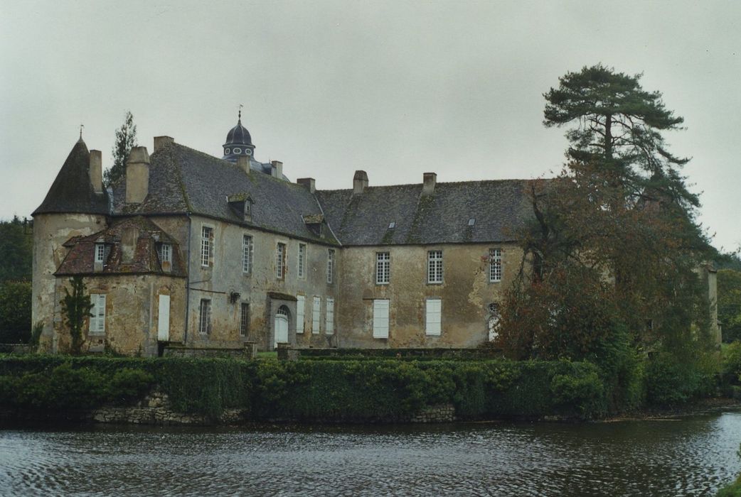 Domaine du château de Vésigneux : Ensemble nord-est, vue générale