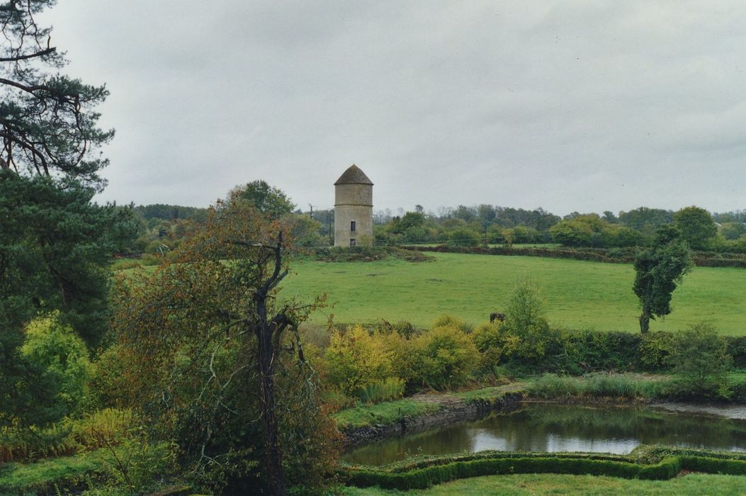 Domaine du château de Vésigneux : Colombier, vue générale