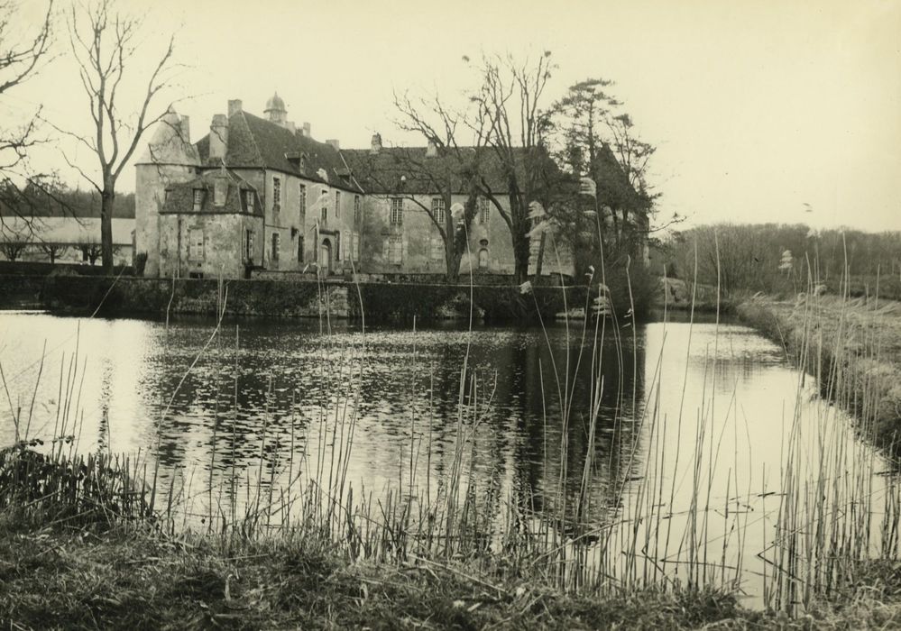 Domaine du château de Vésigneux : Ensemble nord-est, vue générale