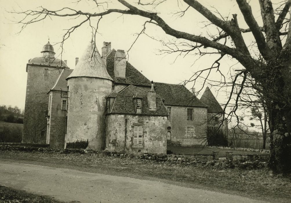 Domaine du château de Vésigneux : Ensemble sud-est, vue générale