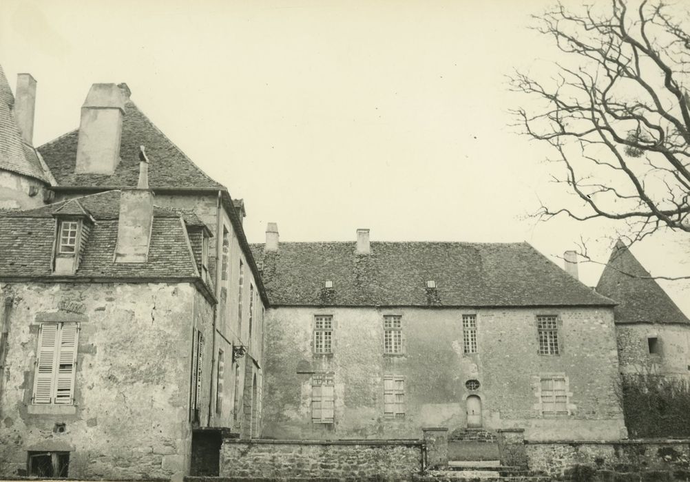 Domaine du château de Vésigneux : Façades nord et est, vue générale