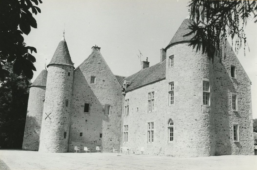 Château de Besne : Ensemble sud-ouest, vue générale