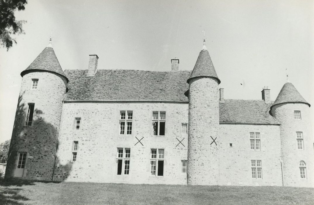 Château de Besne : Ensemble ouest, vue générale