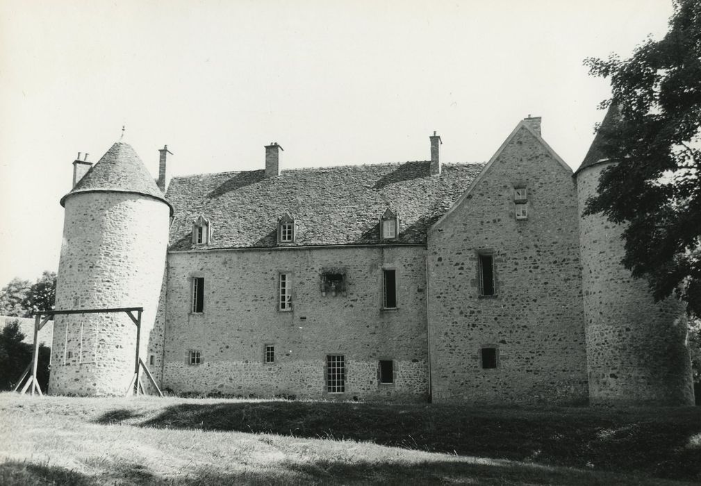 Château de Besne : Ensemble nord, vue générale