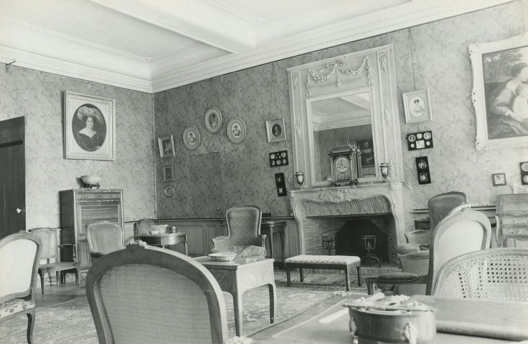 Château de Besne : Salon, vue partielle