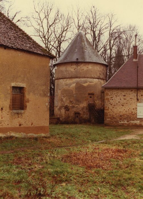 Château de Besne : Colombier, vue générale