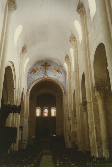 Eglise Saint-Pierre : Nef, vue générale