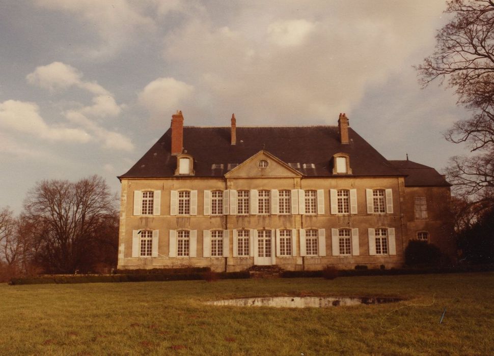 Château de Sermoise : Façade ouest, vue générale