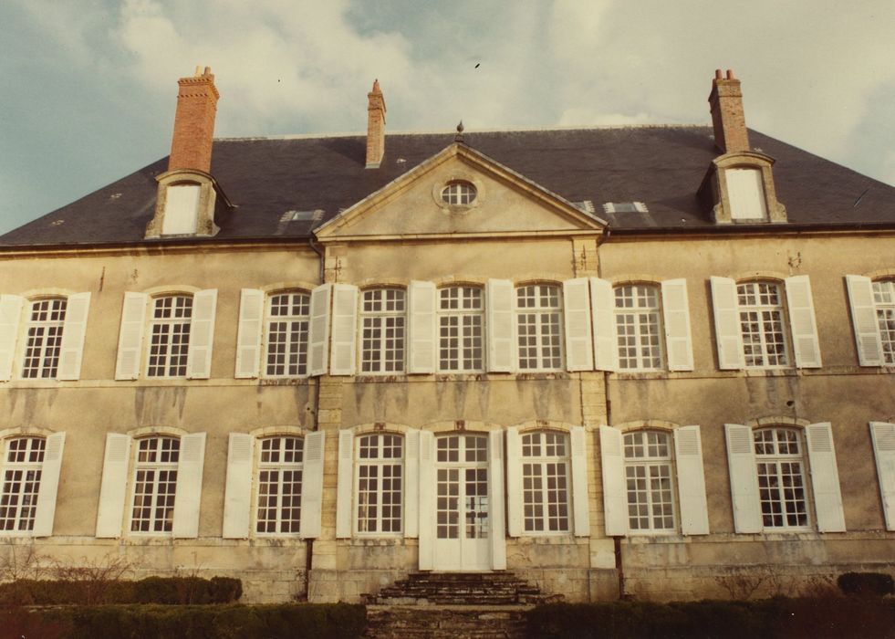 Château de Sermoise : Façade ouest, vue générale