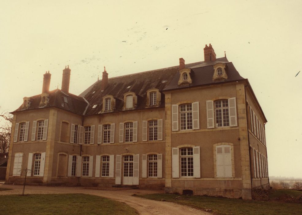 Château de Sermoise : Façade est, vue générale