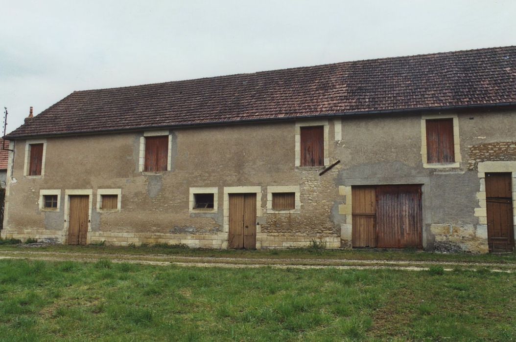 Anciennes forges de Chailloy : Bâtiments de ferme, façade sud, vue générale