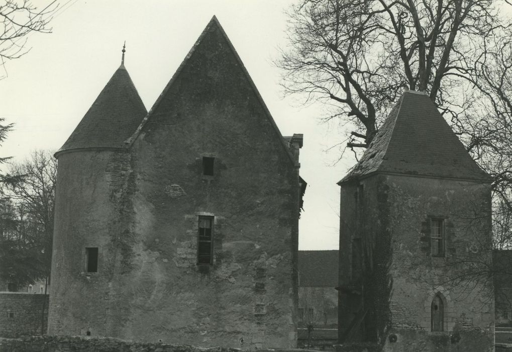 Château des Granges : Bâtiment ouest, pignon sud, vue générale