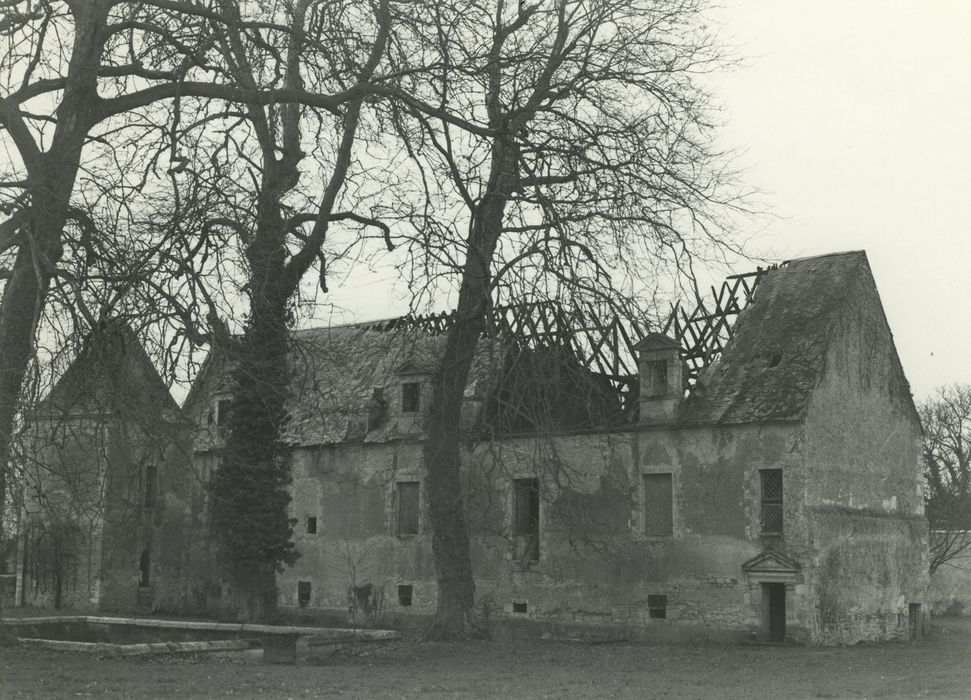 Château des Granges : Bâtiment ouest, façade est, vue générale