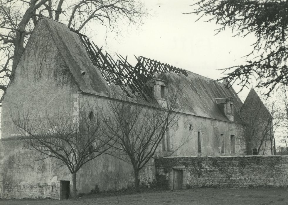 Château des Granges : Bâtiment ouest, façades nord et ouest, vue générale