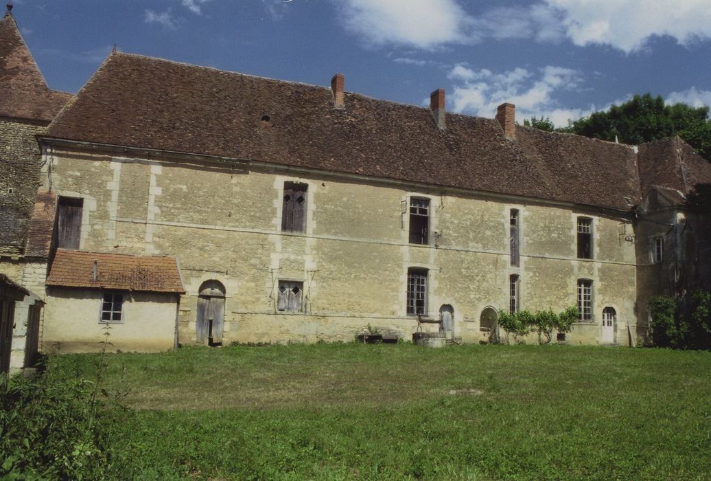 Château des Créneaux : Corps de logis, façade ouest, vue générale