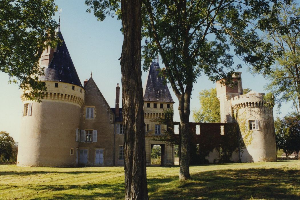 Château des Bordes : Ensemble sud-est, vue générale