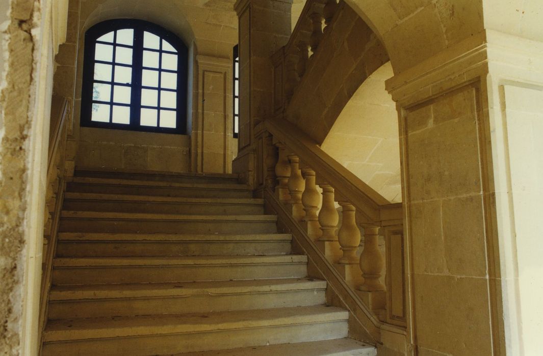 Château des Bordes : Escalier monumental, vue partielle