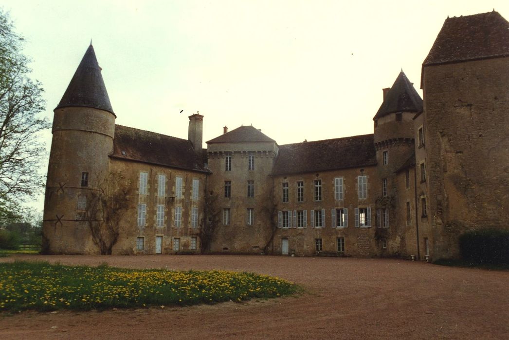 Château de Vandenesse : Ensemble ouest, vue générale