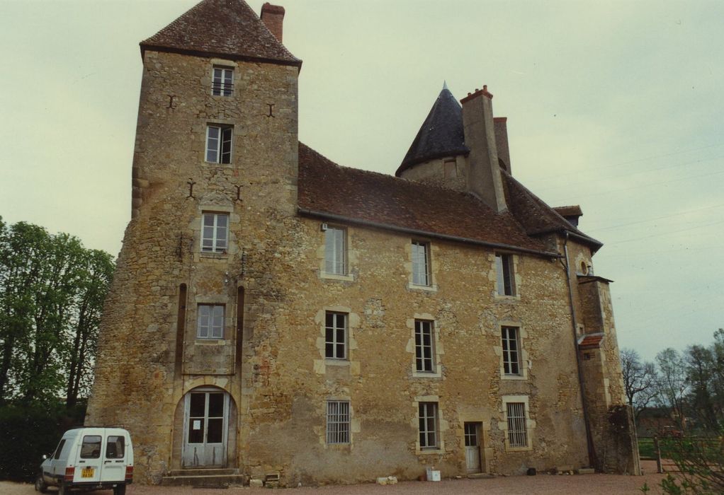 Château de Vandenesse : Ensemble sud, vue générale