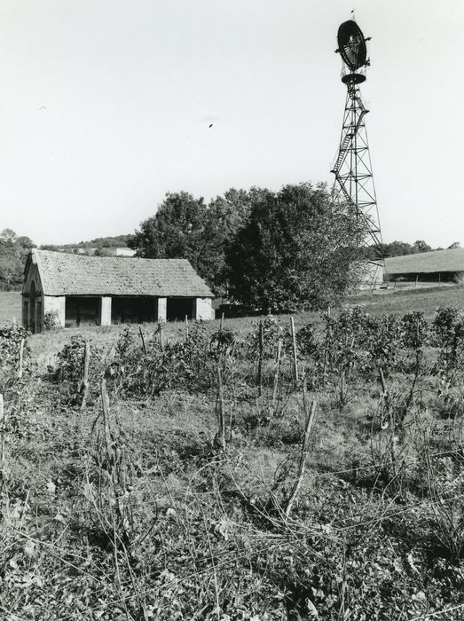 Eolienne et lavoir : Vue générale du site