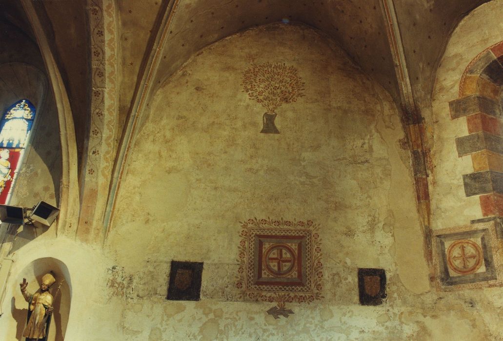 Eglise paroissiale Saint-Jean-Baptiste : Choeur, peintures murales, vue partielle