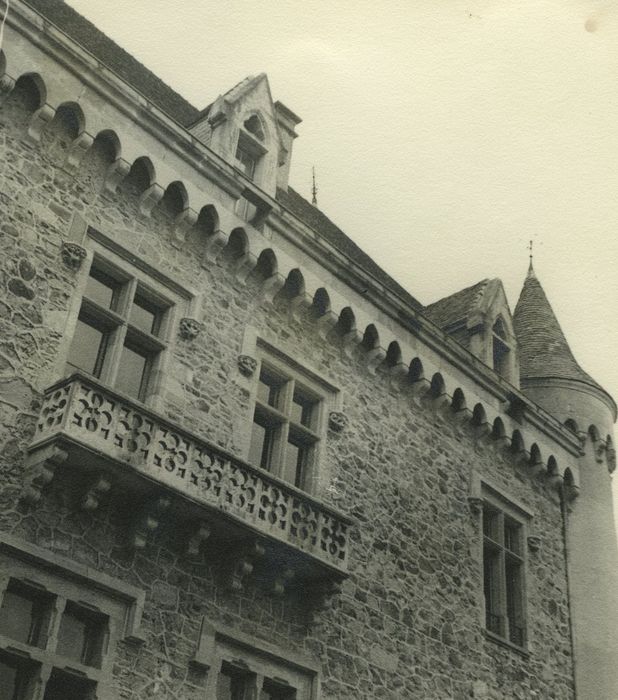 Château de Paulhac : Façade sud, vue partielle