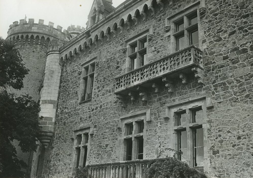 Château de Paulhac : Façade sud, vue partielle