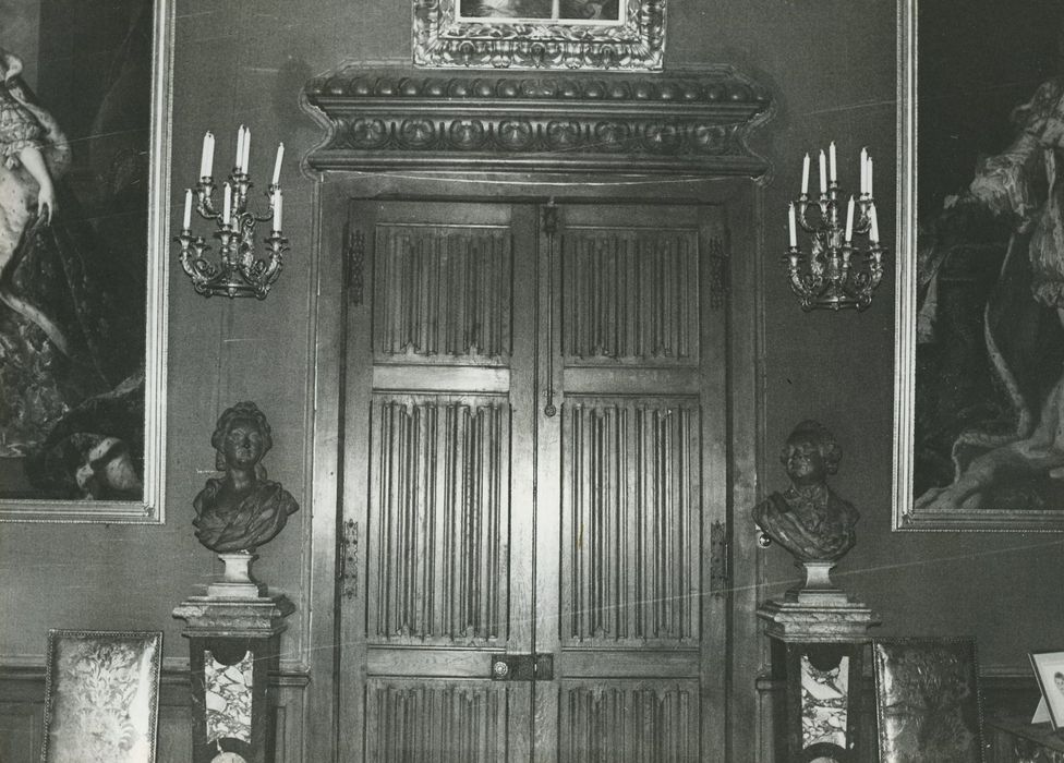 Château de Paulhac : Salon, détail des vantaux d’une des portes d’accès