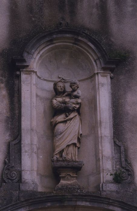 statue : Vierge à l’Enfant