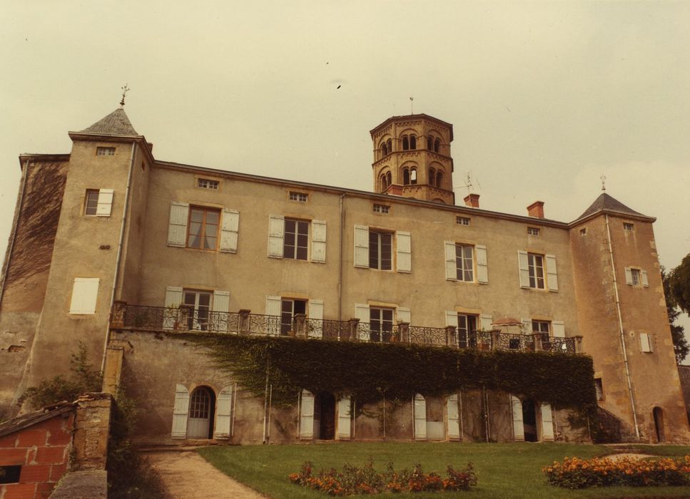 Prieuré (ancien) : Façade est, vue générale