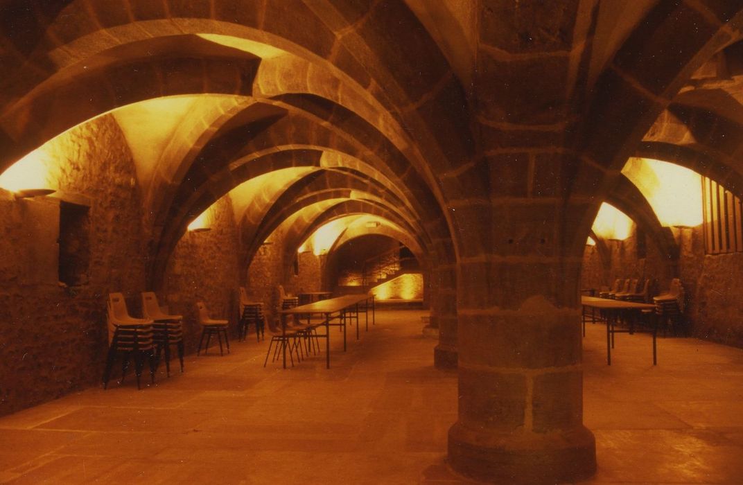 Groupe cathédral et canonial : Maison des Caves du Chapitre, vue générale