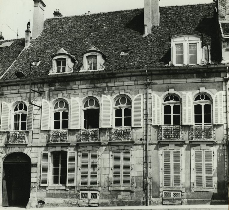 Immeuble : Façade sur rue, vue générale