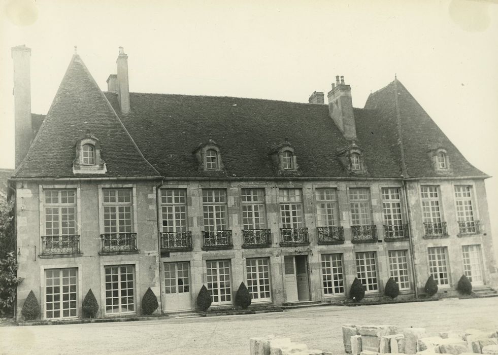 Hôtel : Façade nord, vue générale