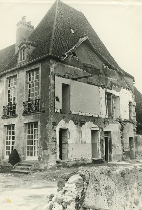 Hôtel : Façade ouest, vue générale