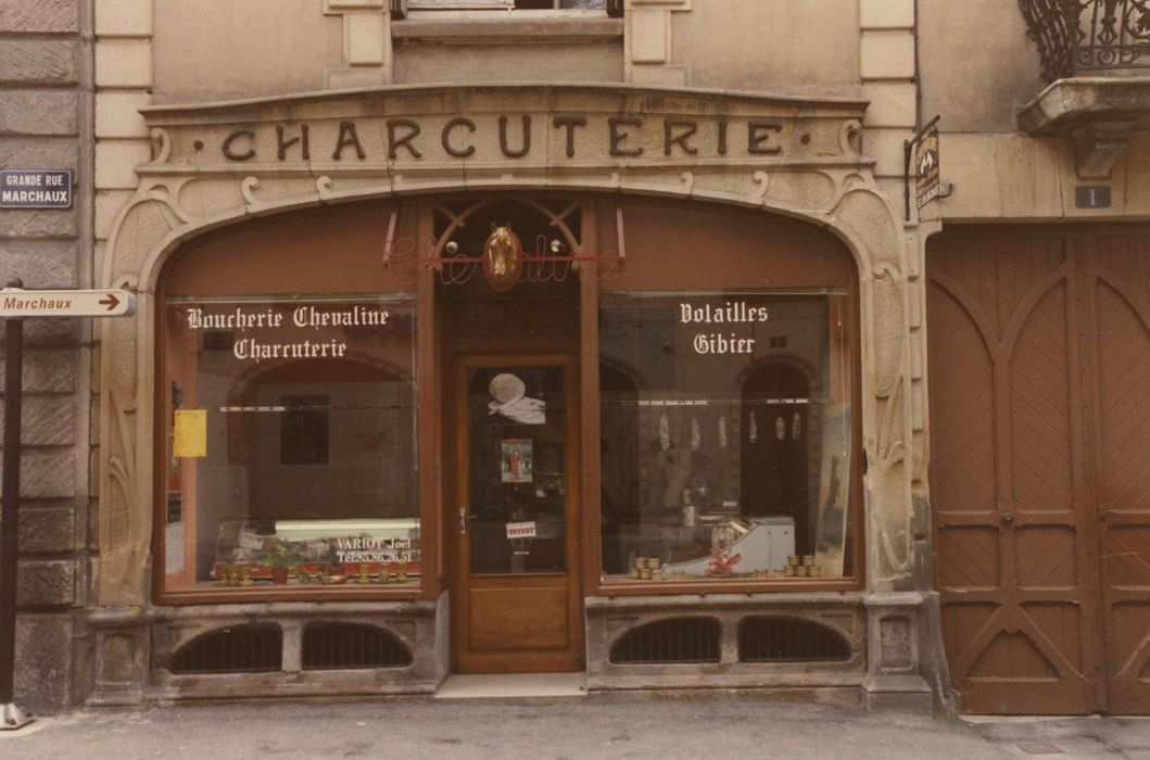 Immeuble : Boutique du rez-de-chaussée, vue générale