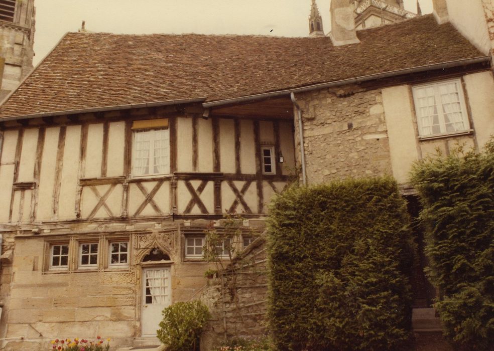 Maison à colombages : Façade sud, vue générale