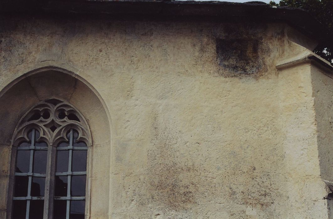 Eglise Saint-Hilaire de Moissac : Chapelle sud, détail d’une litre funéraire