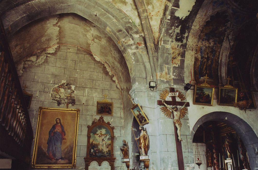 Eglise Saint-Hilaire de Moissac : nef, mur nord, vue partielle