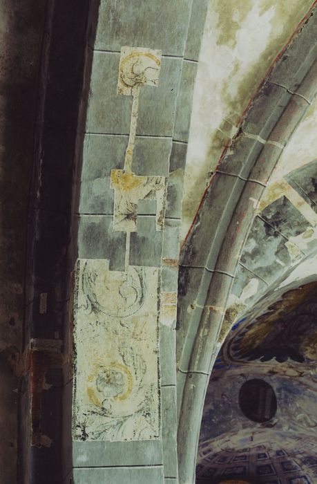 Eglise Saint-Hilaire de Moissac : Détail de l’arc doubleau du bras nord du transept, peintures murales, détail