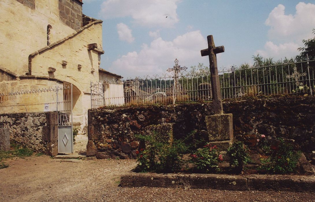 Eglise Saint-Hilaire de Moissac : Croix de la place, vue générale