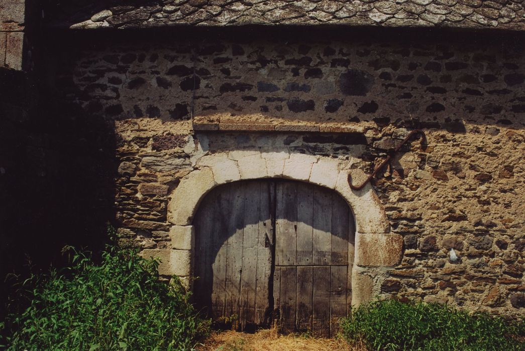 Grange Maziol : Façade sud, détail de la porte de l’étable