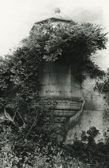 Eglise collégiale Notre-Dame : Détail extérieur d’une échauguette provenant d’une maison de la place de la boucherie