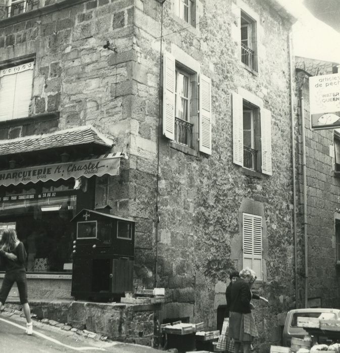 Maison dite du Baillage : Façade sur la rue de la Porte de la Garde, vue partielle