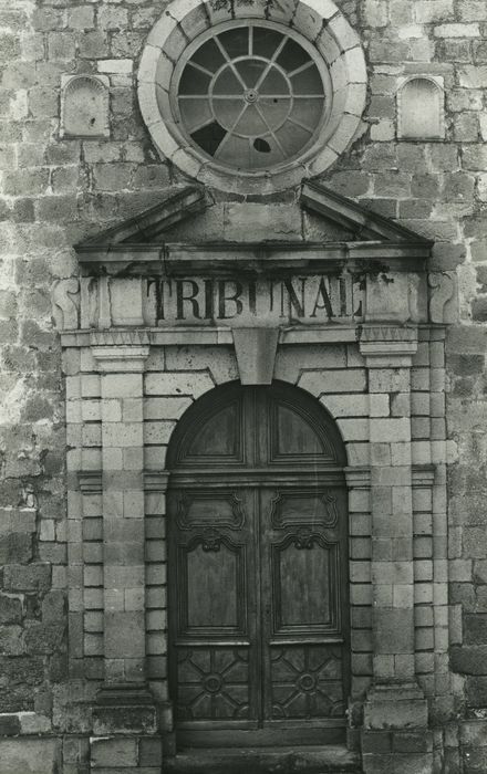 Ancien tribunal : Portail d’accès nord, vue générale