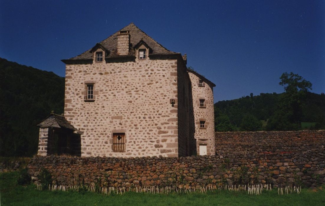 Château de Massebeau : Logis sud, façade est, vue générale