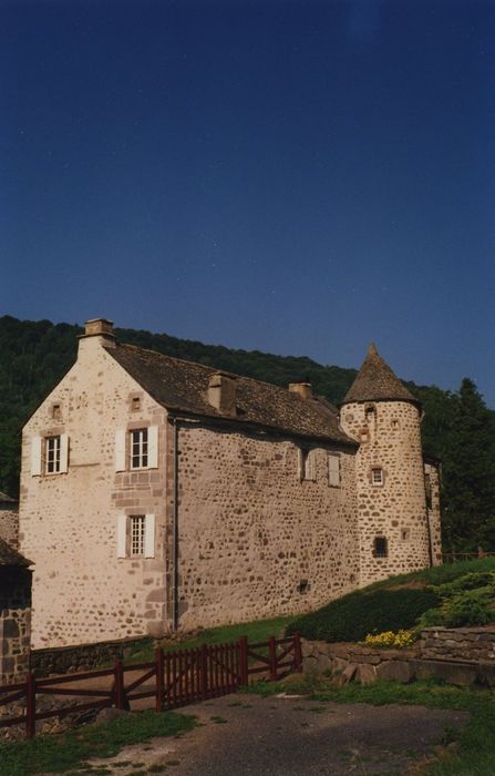 Château de Massebeau : Logis nord, façades nord et est, vue générale